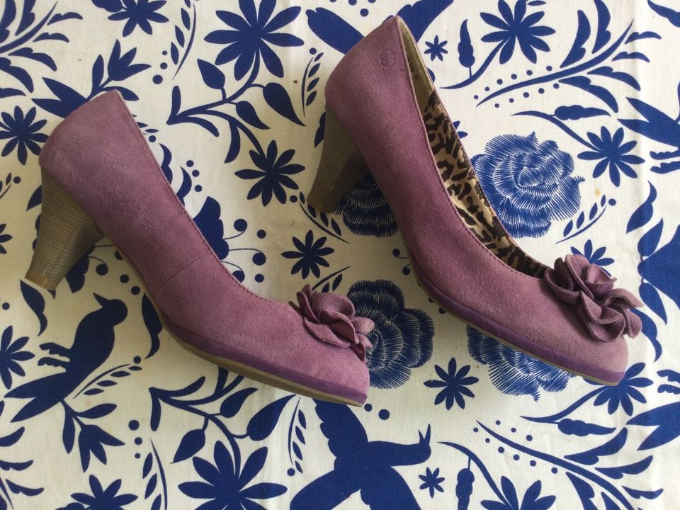 Damenschuhe Pumps Gr.37 lila Leder Gerry Weber in Eberbach