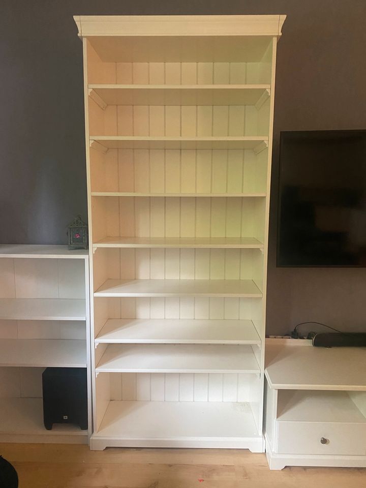 Bücherregal weiß Ikea in Schlesen