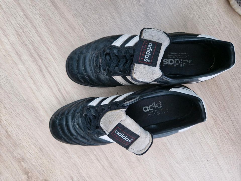 Adidas Kaiser Fußballschuhe schwarz weiß in 44 in Essen