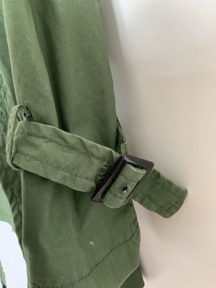 Stile Benetton Trenchcoat Mantel Grün Größe 38 in Düsseldorf