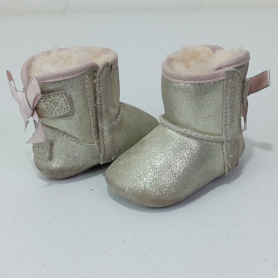 Winterboots Schuhe UGG Baby Rosa/Gold Kabbelschuhe >20 in Tönisvorst