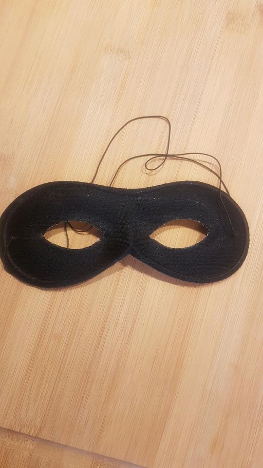 Zu verschenken/ Kindermaske in Viersen