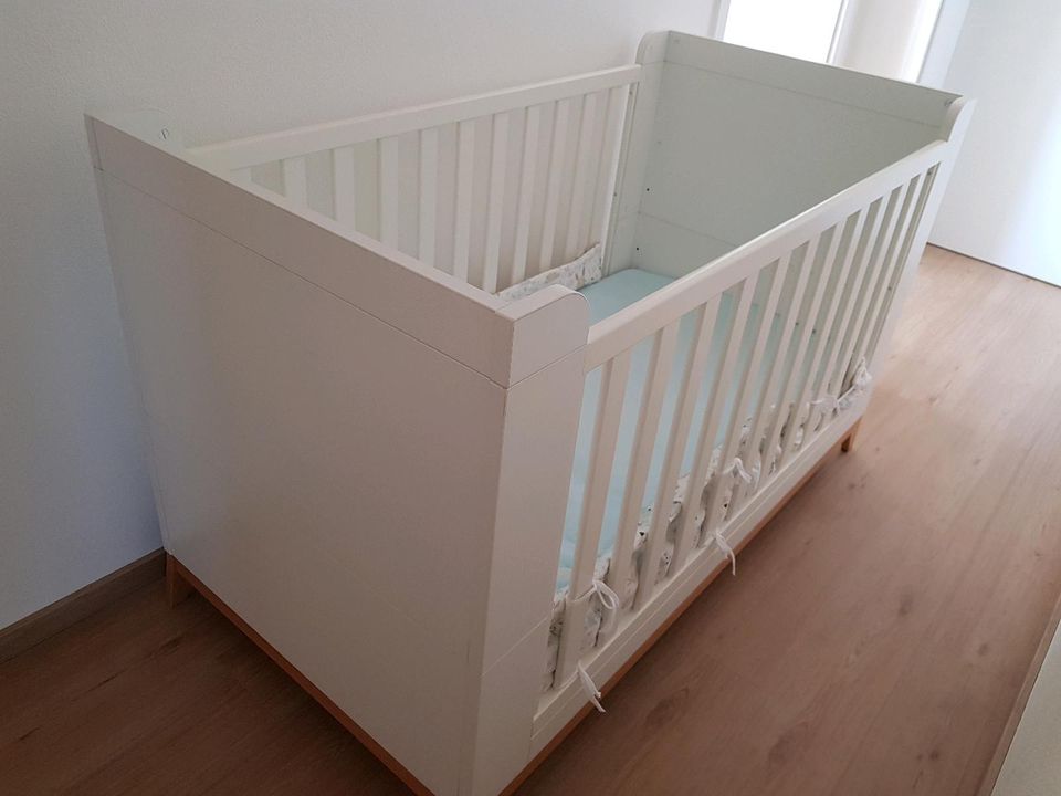 Baby- und Kleinkindbett 70x140cm inkl. Matratze in Giengen an der Brenz