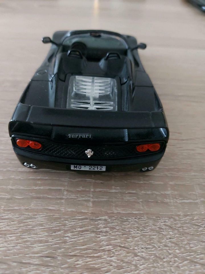 Modell Bburago Ferrari F 50 schwarz, offen, 1:24 in Paderborn