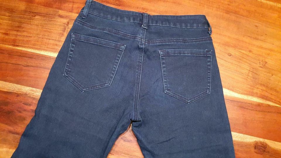 Gr 26/ 34-36: weiche dunkel blaue Stretch Jeans Forever 21 in Kirchheim bei München