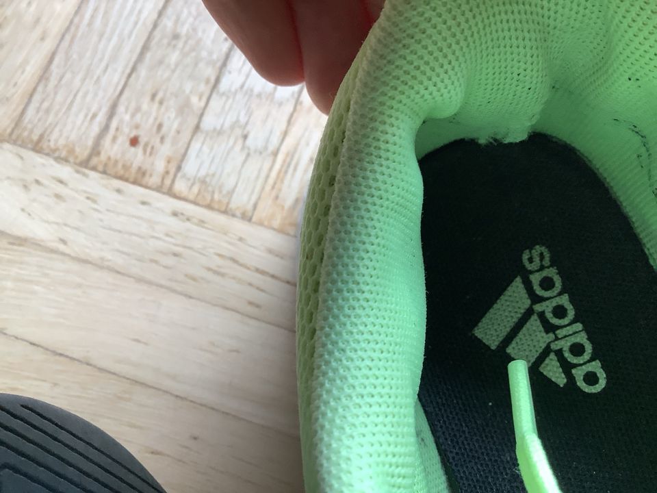 Adidas Sneaker neon Gr. 40 (6,5) in Sentrup