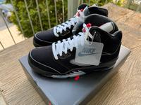 Neu Nike Air Jordan 5 Reimagined Black Metallic EU 44 Bayern - Plattling Vorschau