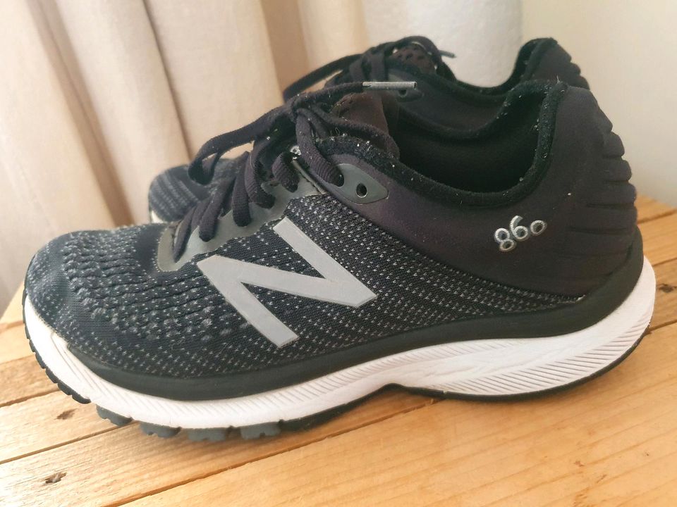 NEW Balance Sportschuhe Sneaker Gr. 39 in Lauta