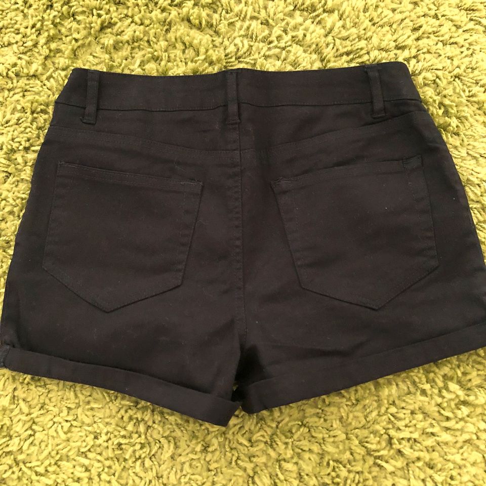 schwarze Jeans Shorts Umschlag Amisu Gr 34 in Leipzig