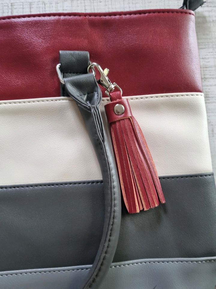 Handtasche neu mit portmonie und schal set in Dörentrup