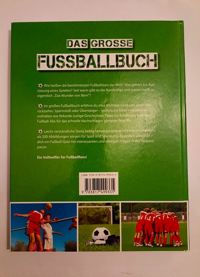 Fußballschuhe, -tasche, -buch und Torwarthandschuhe in Wriezen