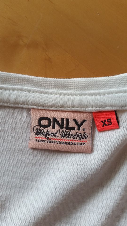 ONLY T-Shirt weiß mit Print - Größe XS in Trier