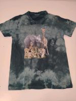 Grünes Shirt mit Tier Print Safari Wildlife 128 Batikoptik Hamburg - Altona Vorschau