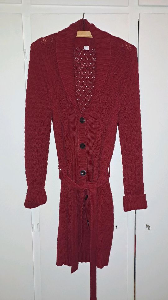 Jacke Strickjacke rot Knöpfe Bindegürtel S.Oliver Gr S in Bad Sachsa