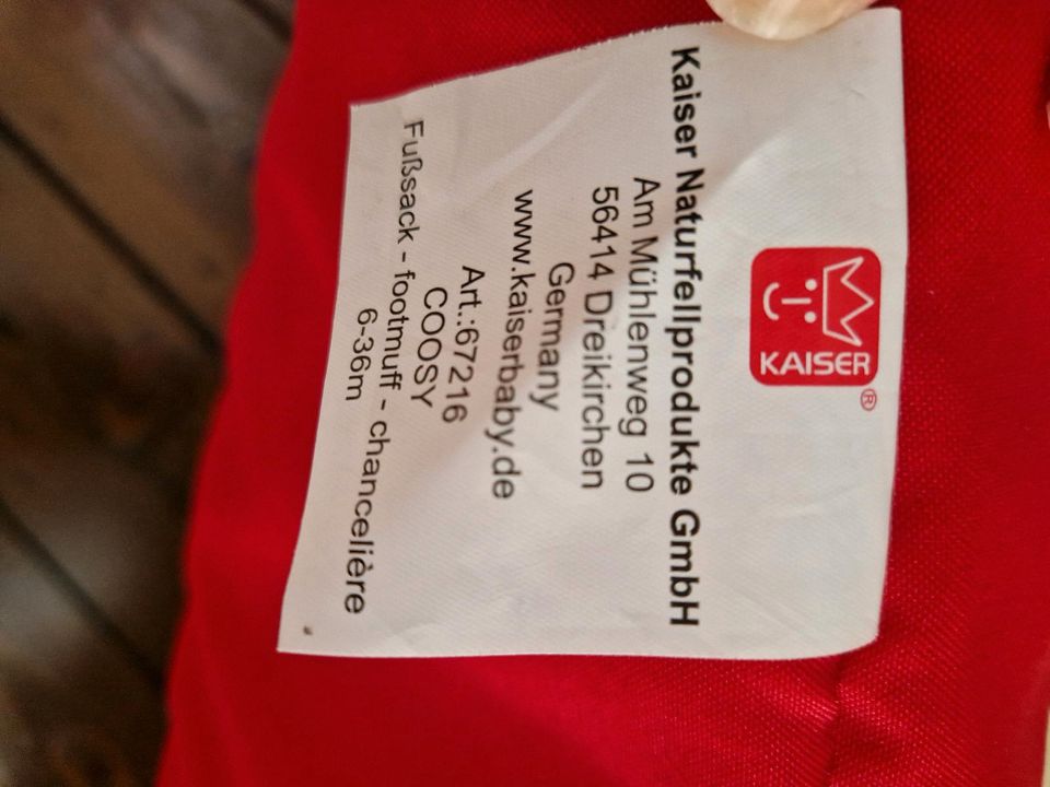 Kaiser Lammfell Fusssack in kirschrot in Saarlouis