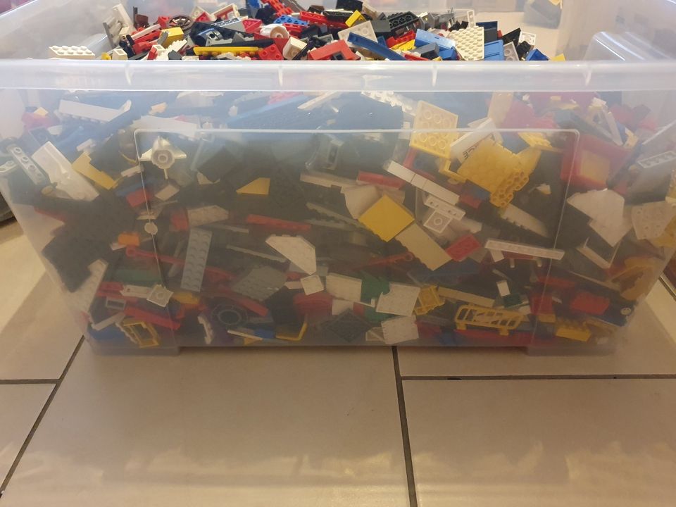 LEGO® Konvolut 1kg Steine Räder Platten SONDERSTEINE Kiloware in Hannover
