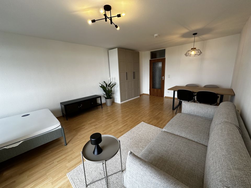 Neu möblierte 1-Zimmer Wohnung mit Balkon und Blick ins Grüne in München