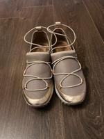 Jimmy Choo Sneaker Gr. 38 nude/ Gold Sachsen - Großpösna Vorschau
