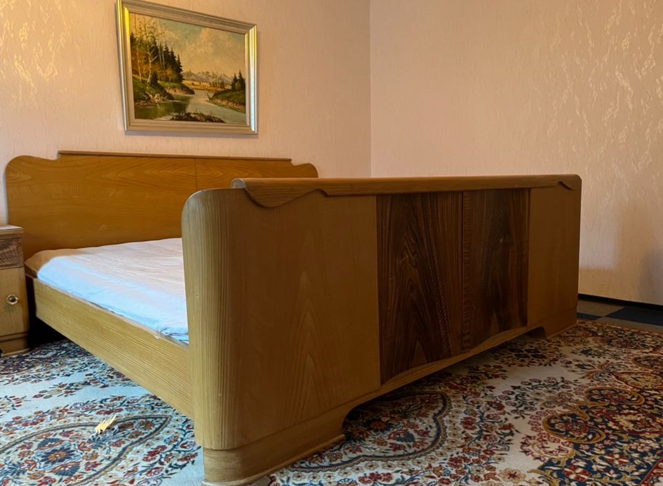Schlafzimmer komplett Holz massiv 1930 in Roth