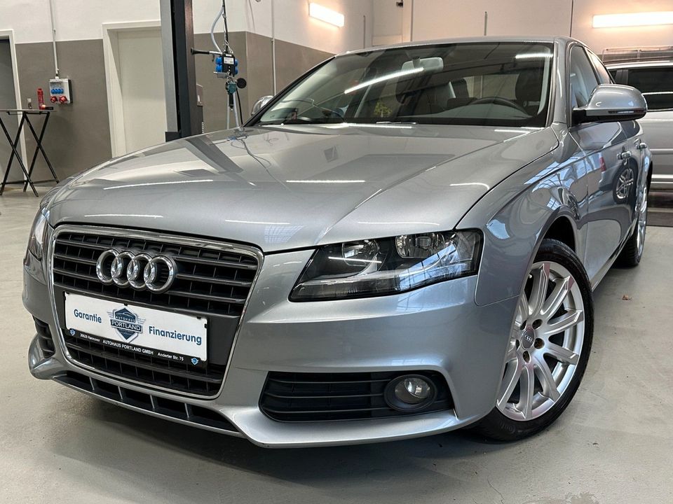 Audi A4 Lim. Attraction, LL Scheckheft, 1.Hand, 59tkm in Hannover