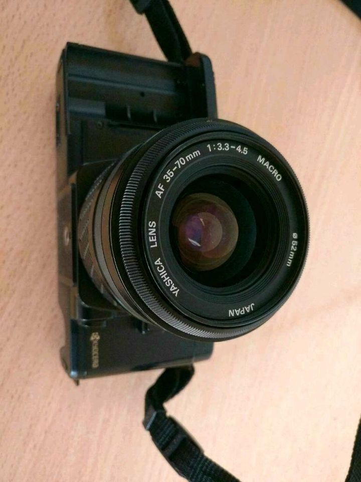 Yashica 200-AF analoge Spiegelreflexkamera mit Objektiv und Blitz in Neresheim