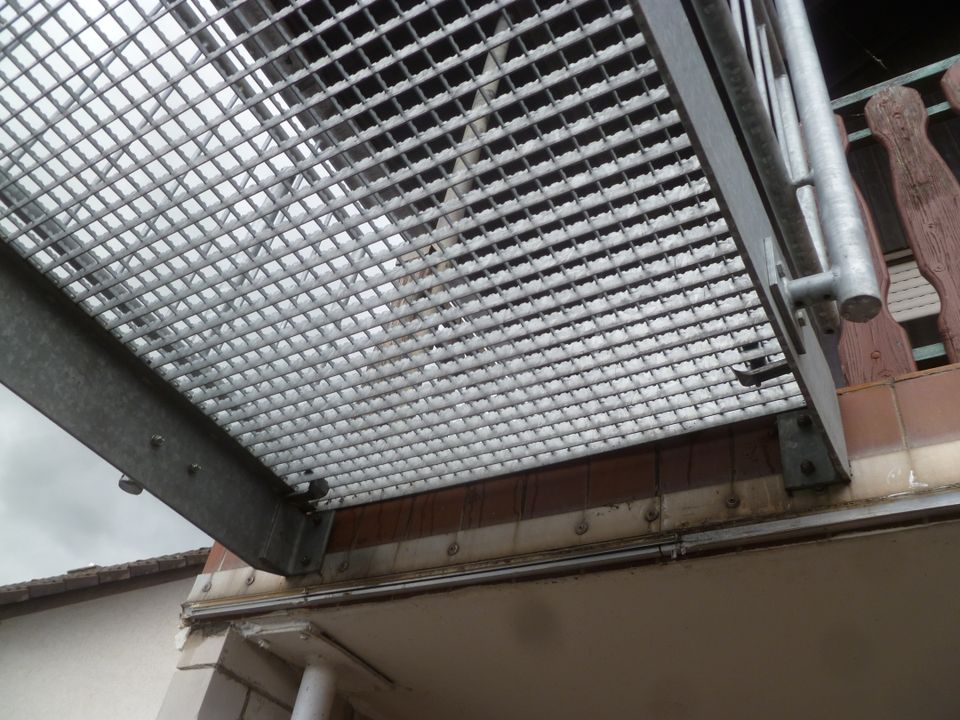 Aussentreppe verzinkt Treppe Außenbereich Gitterrost 1 Stockwerk in Stein-Bockenheim