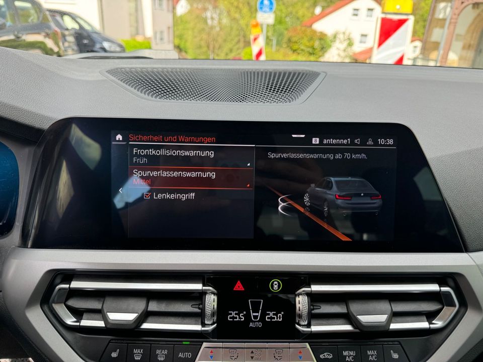 BMW 330i*G20*Advantage*LED*LiveCoProf*Leder* in Aichwald