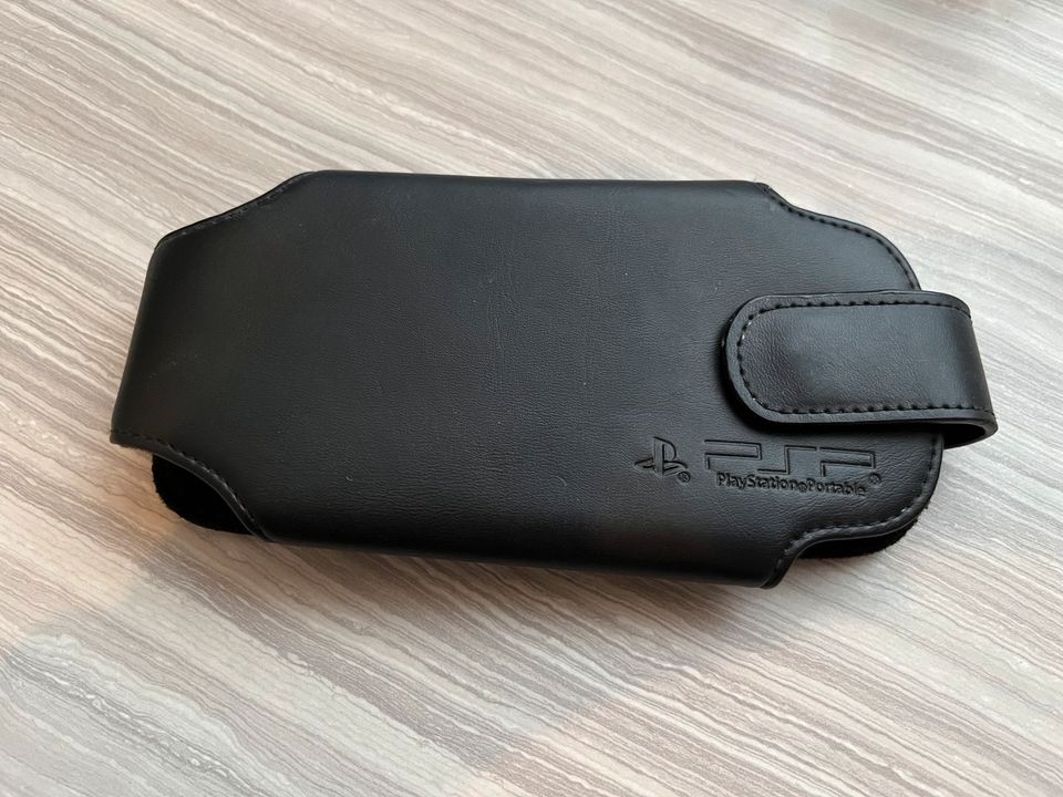 Original PSP Playstation Portable Tasche aus echtem Leder in Mantel