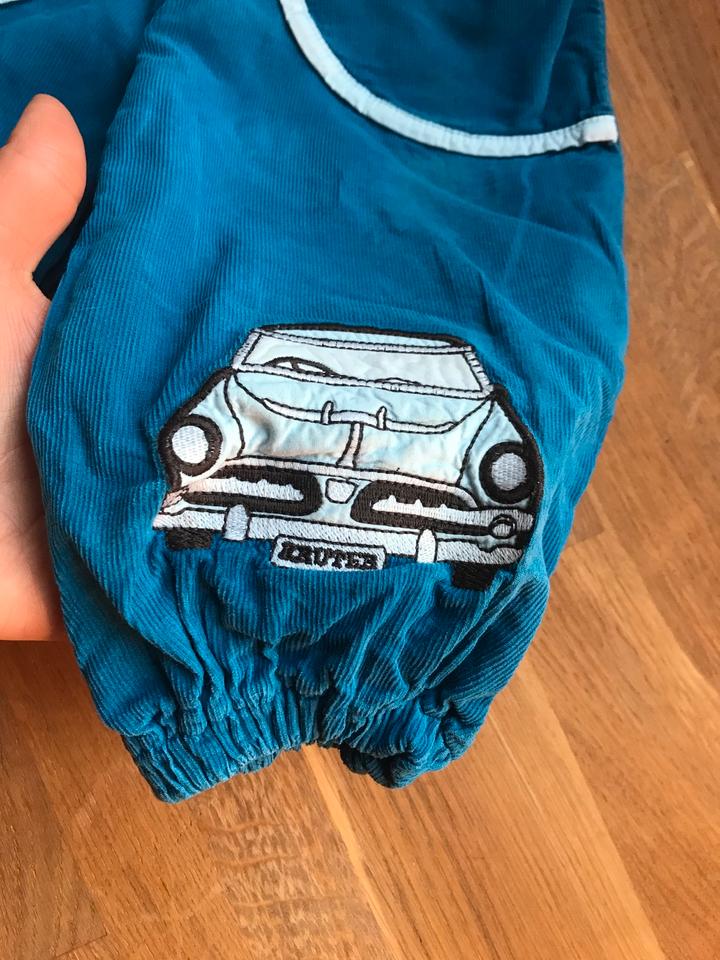 Krutter Feinkord-Hose mit Trabbi-Applikation, 12-18 Monate in Berlin