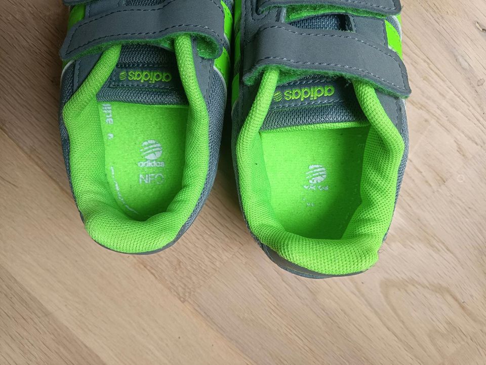 Adidas Kinder Sneaker Gr. 27 in Germering