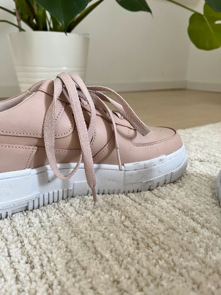 WMNS Air Force 1, beige/rosa, Größe 39 in Kahl am Main