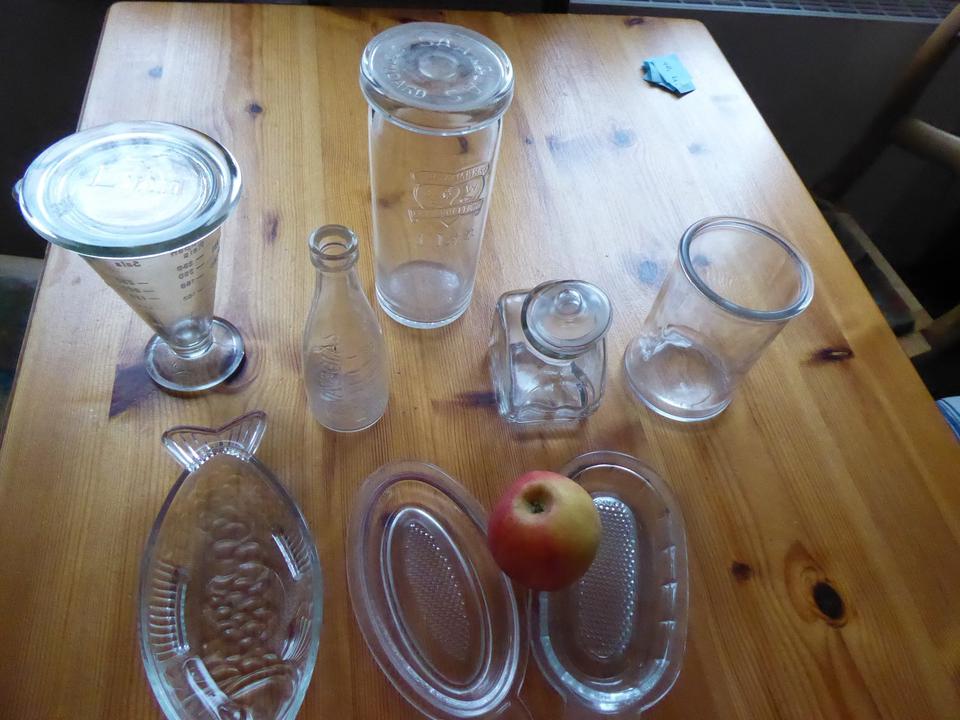 alte nostalgiche Küchenhelfer aus Glas Meßbecher Reibe Weck in Herbsleben