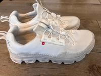 On cloud Sneaker Turnschuhe weiß Gr 42.5 Bayern - Weitramsdorf Vorschau