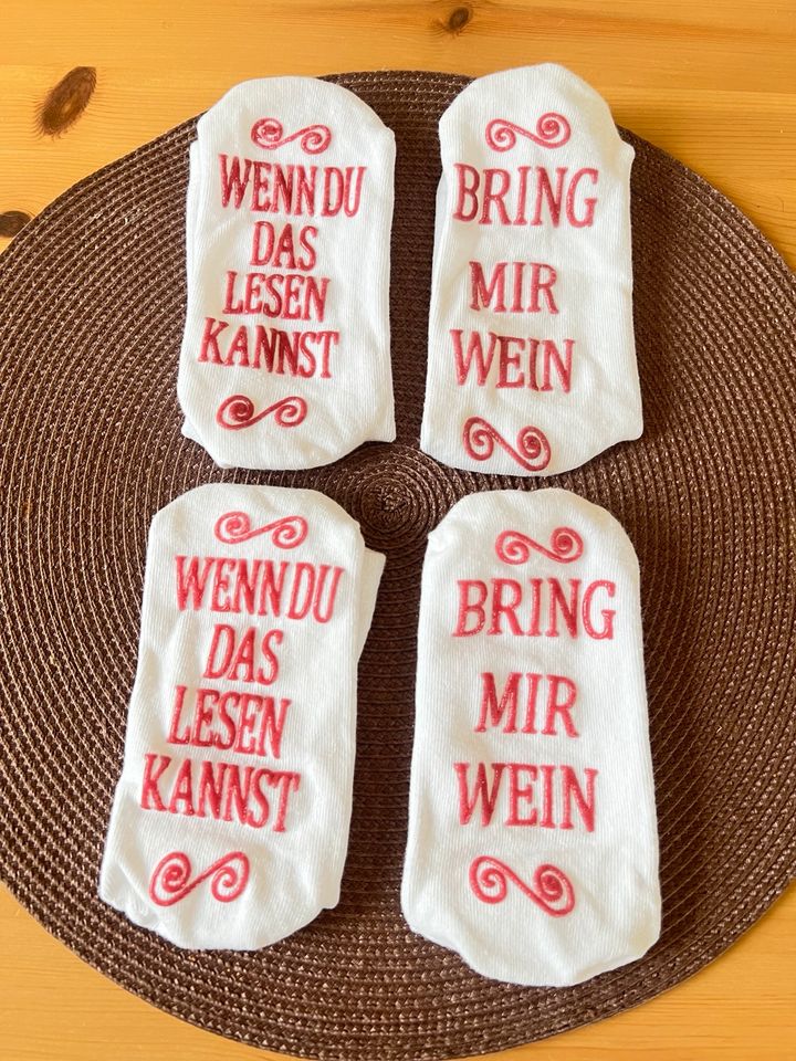 Weiße Socken mit Spruch *NEU* in Kahl am Main