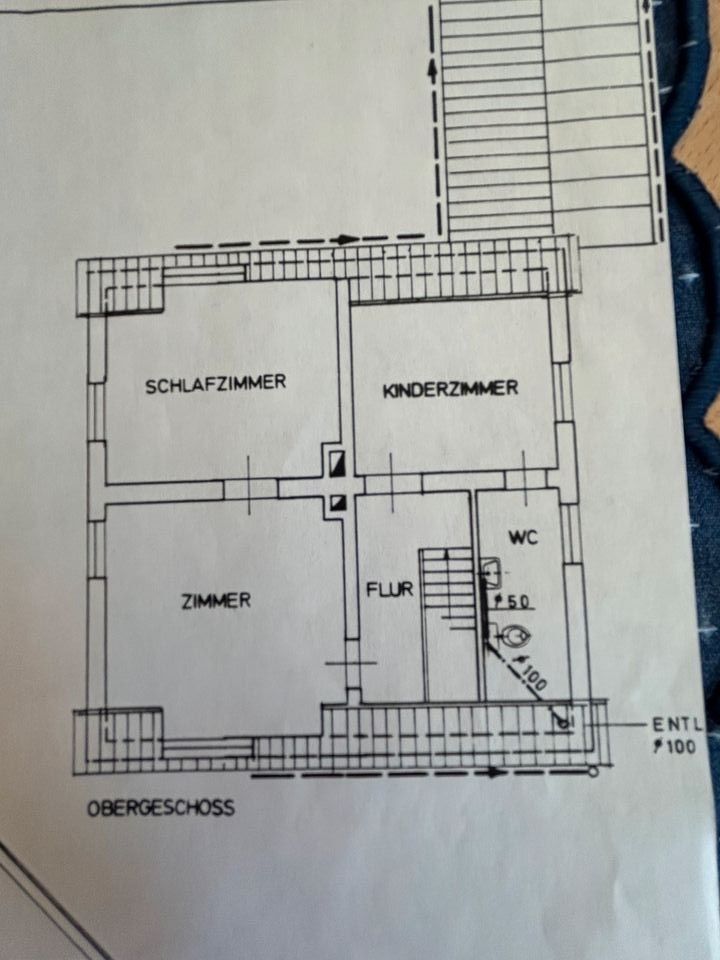 Einfamilienhaus mit Anbau und Garagengebäude in SZ-Osterlinde in Salzgitter