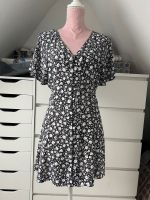 Zara Sommerkleid mit Knopfleiste und Blumen Muster Größe S schwar Nordrhein-Westfalen - Altena Vorschau