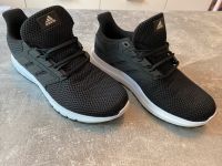 Adidas Schuhe 42 schwarz Laufschuhe Running Ultimashow Nordrhein-Westfalen - Kalkar Vorschau
