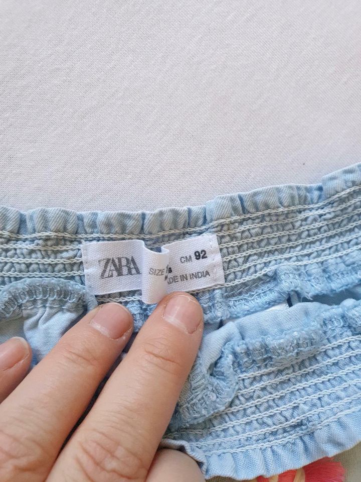 Gr.92, kurze Zara Shorts hellblau in Hamburg