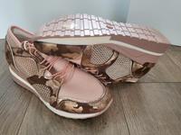 Turnschuhe mit Netzdesign Brandenburg - Lindendorf Vorschau
