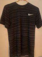 Nike T-shirt Größe S | The Nike Tee Baden-Württemberg - Hüttlingen Vorschau