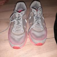 Nike Turnschuhe Größe 37,5 Bayern - Günzburg Vorschau