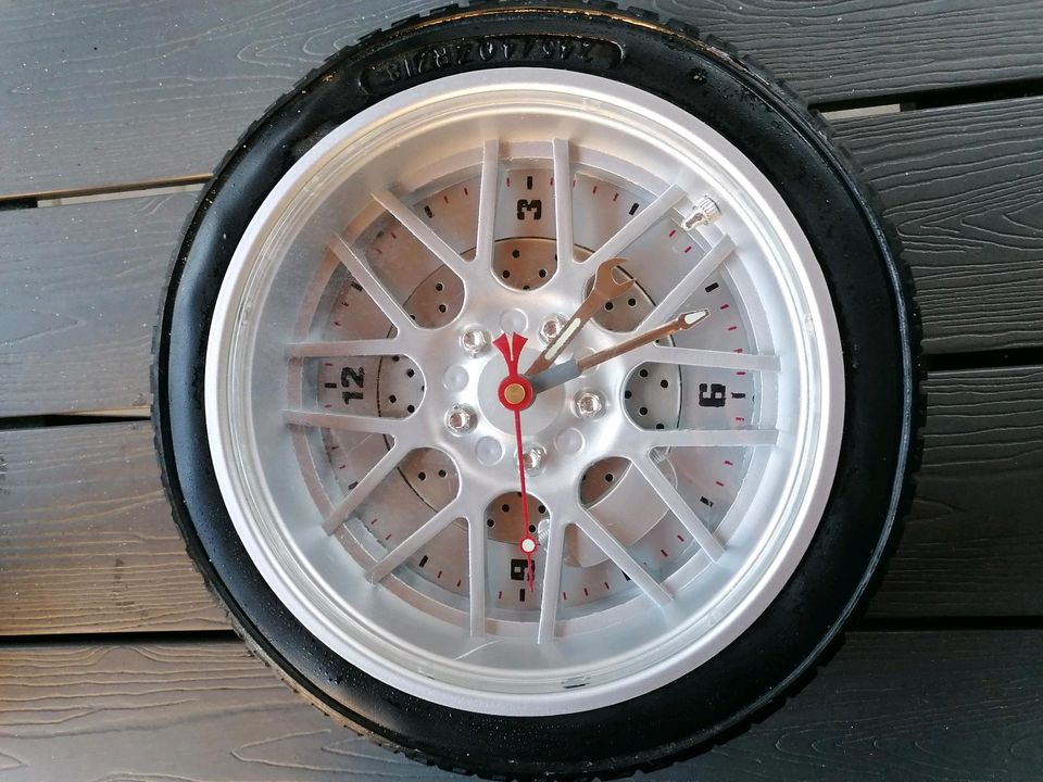 Uhr Reifen in Schkopau