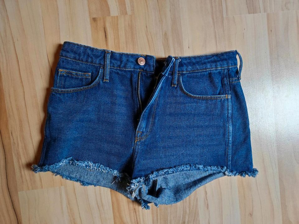 Jeans Hotpants hoch geschnitten - high waist demin short in Sonnefeld