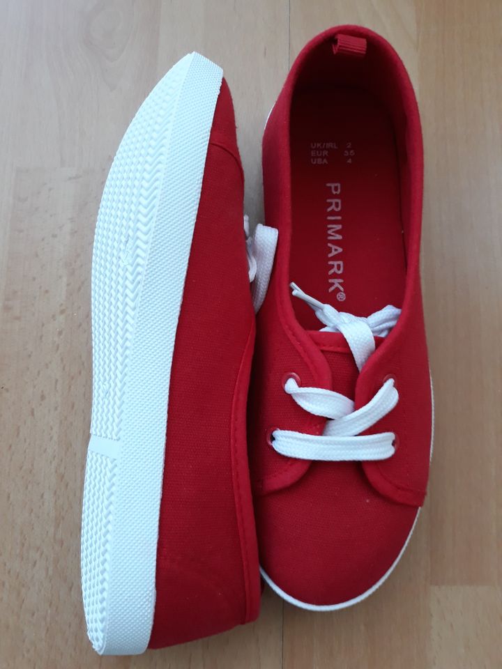 Neue SLIPPER FÜR MÄDCHEN, Gr.34 in Freiburg im Breisgau