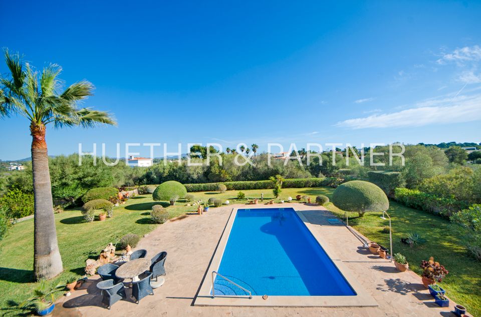Helle und großzügig gestaltet Pool-Villa auf einem 1880 m2 Grundstück auf Mallorca (Ref: 24-059) in Saarbrücken
