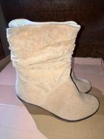 Keilabsatz Stiefel gefüttert beige gr. 36 neu Primark Berlin - Mitte Vorschau