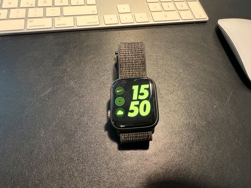 Apple Watch 4 Nike 44mm GPS Sport Loop in Wetzlar