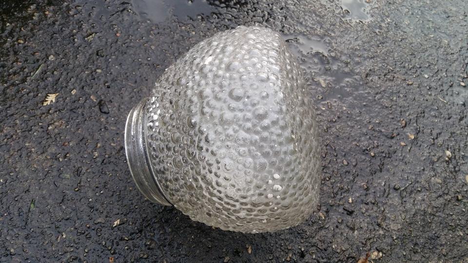 DDR Glasschirm Glaskugel Schraubsockel Porzellan - Außenlampe in Senftenberg