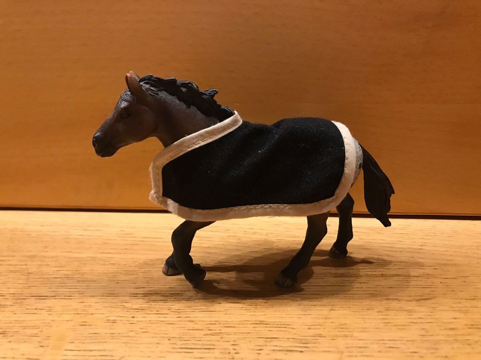 Schleich Appaloosa Hengst mit Sattel u Decke in Köln