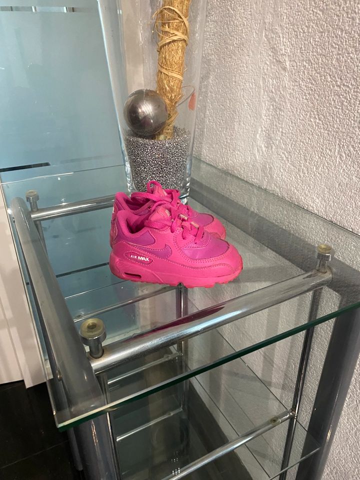 Nike AirMax Schuhe Mädchen Größe 22 in Erwitte